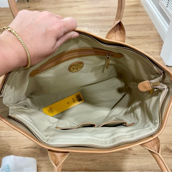 Tory Burch Jaden Tote - Picture 6 of 8